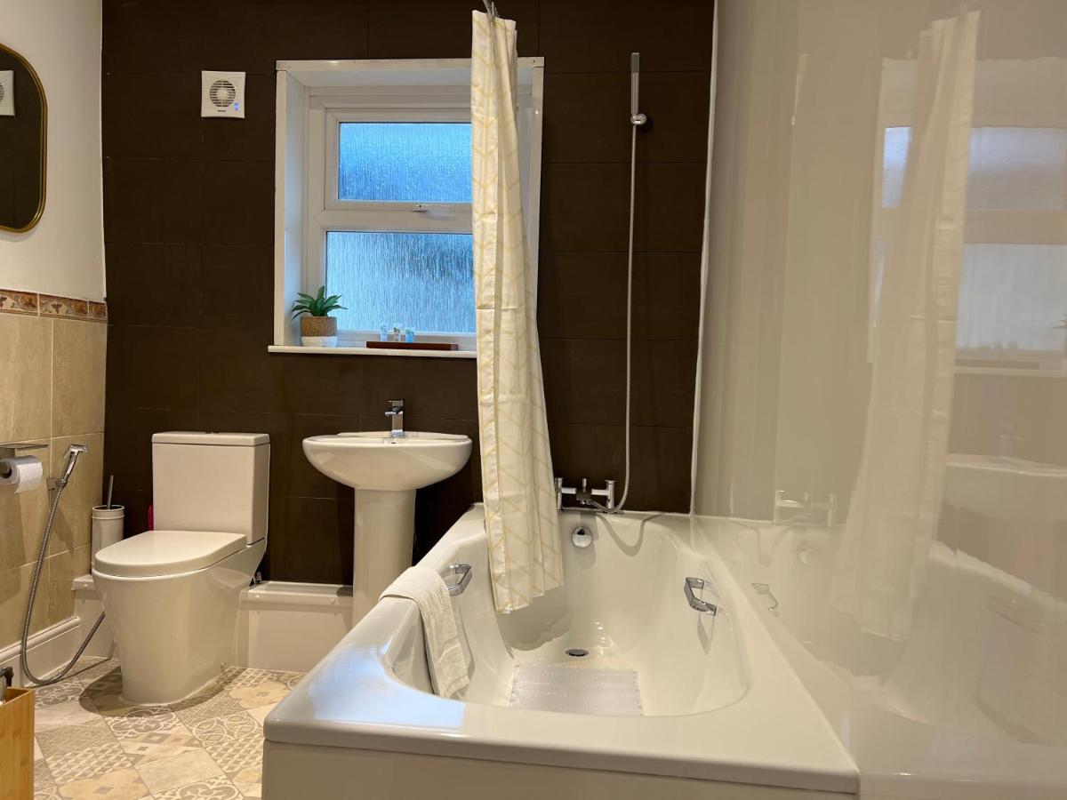 Sakura,Sleeps 8 Netflix Villa Oxford Kültér fotó
