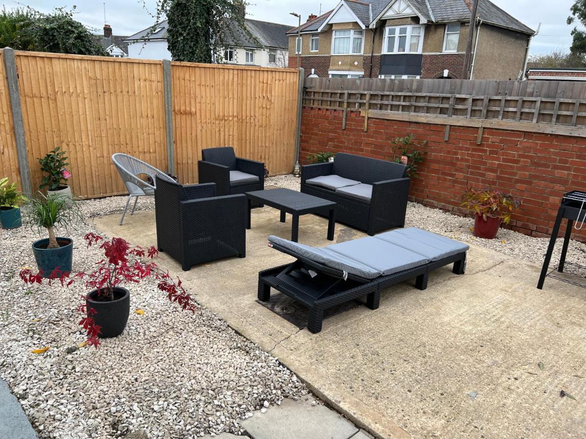 Sakura,Sleeps 8 Netflix Villa Oxford Kültér fotó